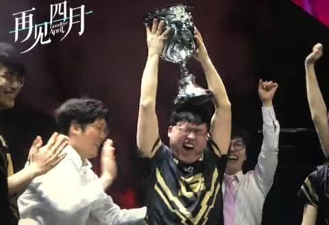Uzi重要时刻重返赛场，C9带队取胜！