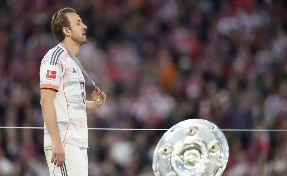 凯恩重返赛场，出色防守首场状态出色，塞尔维亚队观众沸腾！比赛高潮迭起