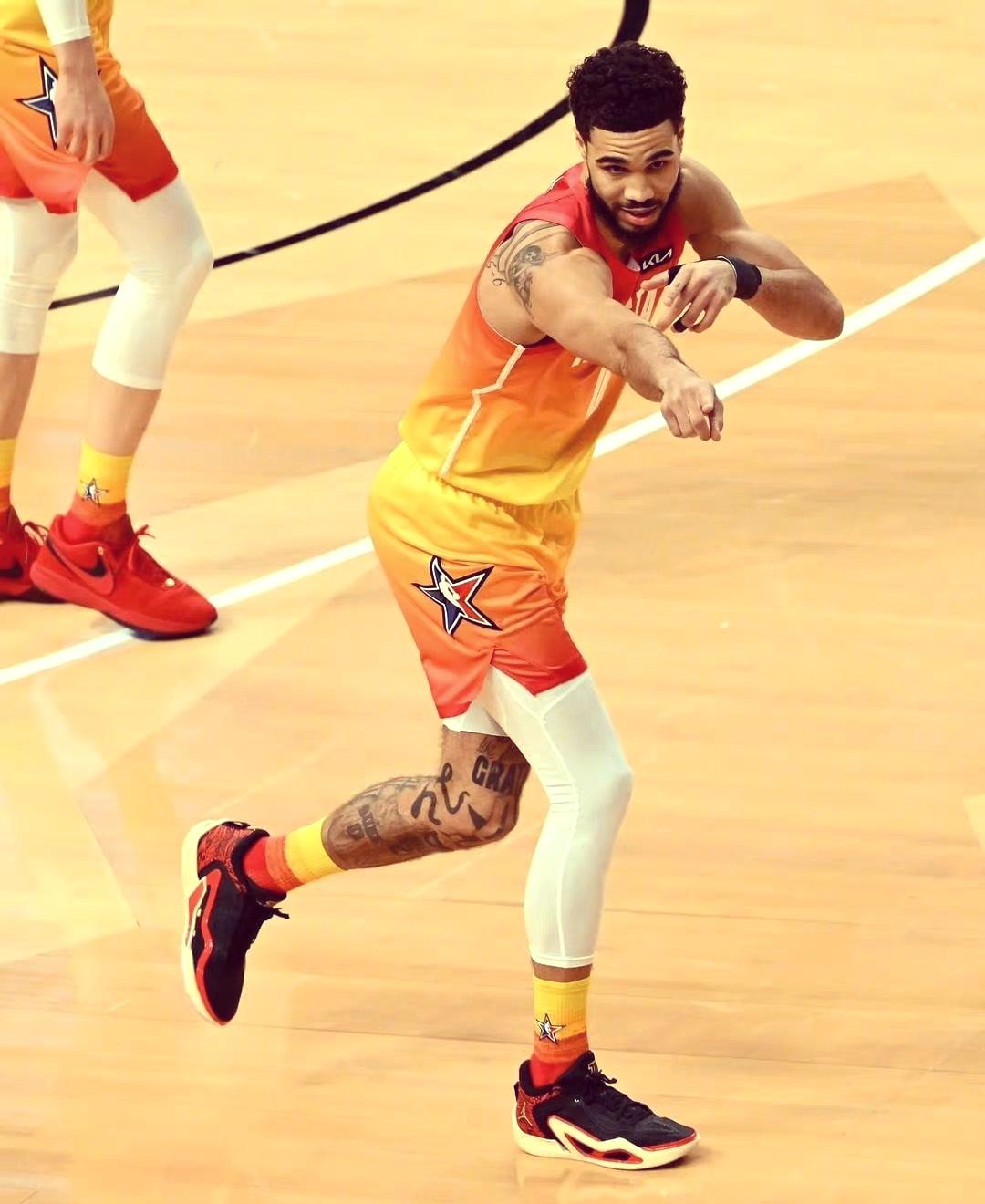 包含MAD带队取胜！，塔图姆重要时刻战术调整引发球迷热议的词条