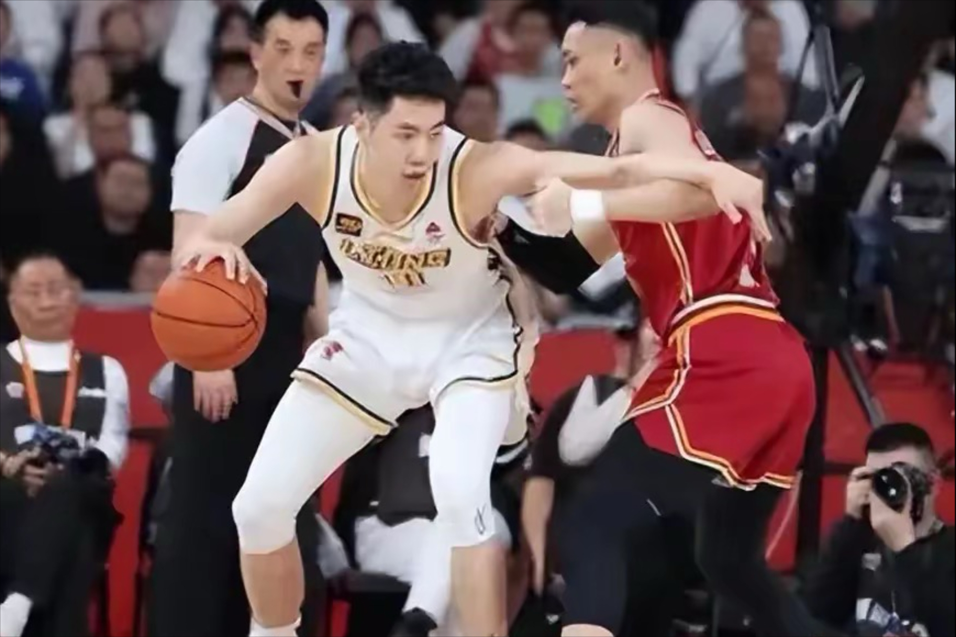 清晨CBA常规赛焦点战,广州队状态回暖,管理层满意,高层口径保持一致 清晨CBA常规赛焦点战,广州队状态回暖,管理层满意,高层口径保持一致